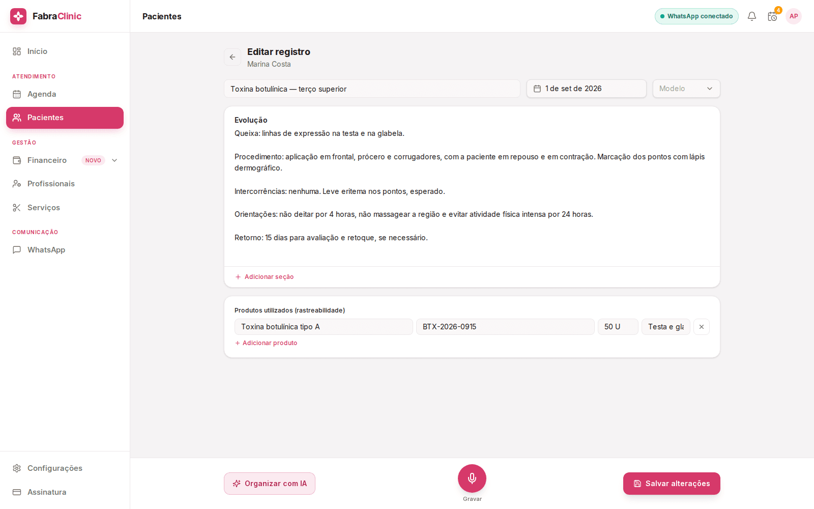 Notas de procedimento no prontuário do FabraClinic, onde a IA organiza a anotação em evolução clínica